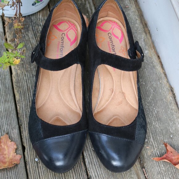Comfortiva Black Stamped Leather & Suede Memory Foam Mary Jane Heels Sz 7 - Picture 3 of 10